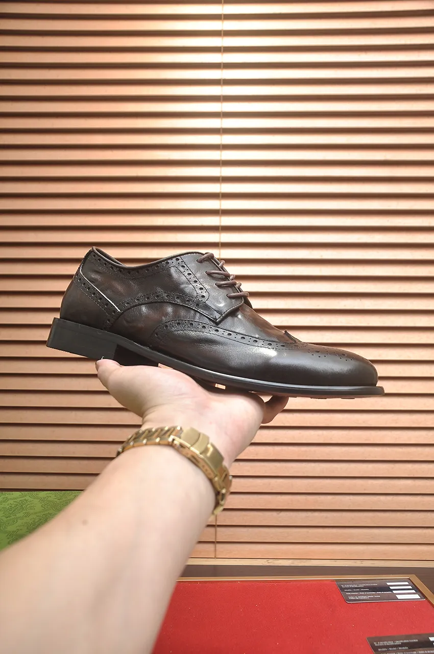 Men's shoes 💰580💶 Brand: GUCCI (Gucci) Standard code: Men's code 38/44 (45 can be customized) Grade: Same as the official website Original quality Material: Original cowhide Water-dyed cowhide lining Original rubber outsole Style category: Men's fashionable casual leather shoes Distinguished big-name luxury elements Top luxury Color: Actual picture